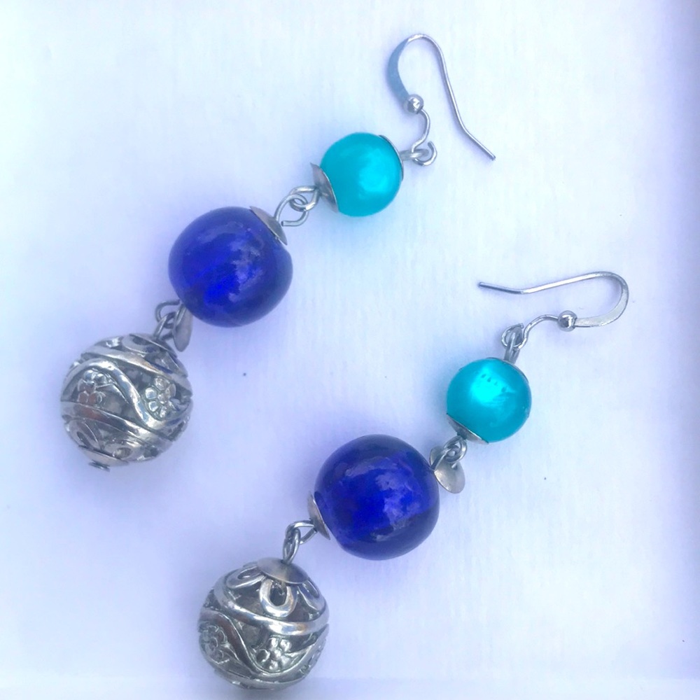 Beautiful beaded earrings! Never been worn!